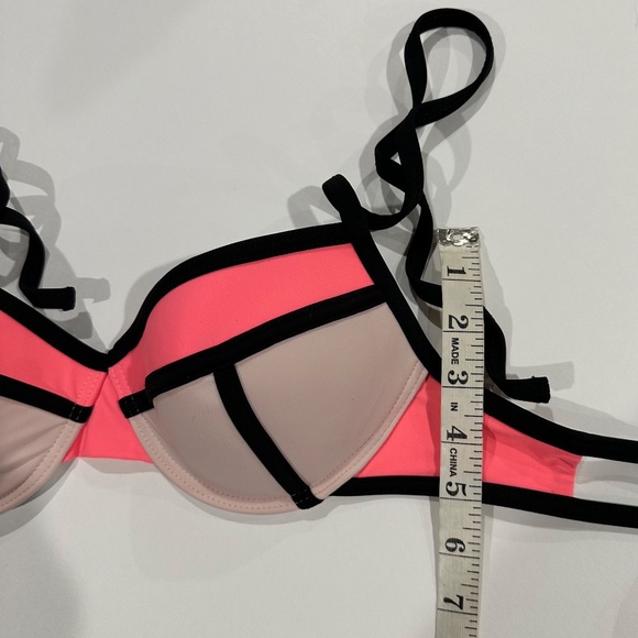 Swim Top Size L. - Picture 4 of 7